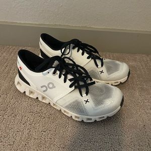 On women’s cloud x 3 running shoes
